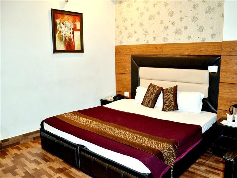 Hotel B.R. Inn Pānīpat Zewnętrze zdjęcie
