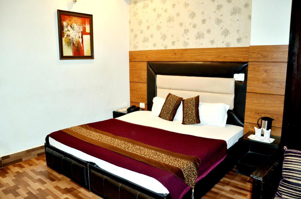 Hotel B.R. Inn Pānīpat Zewnętrze zdjęcie