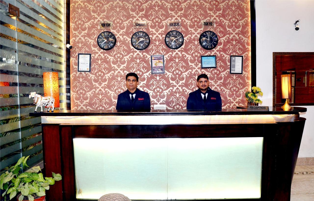 Hotel B.R. Inn Pānīpat Zewnętrze zdjęcie